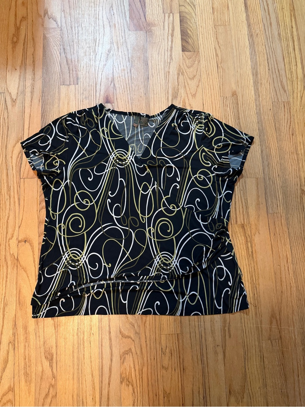 Serengeti Black V-Neck Short Sleeve Top with White and Gold Swirl Print